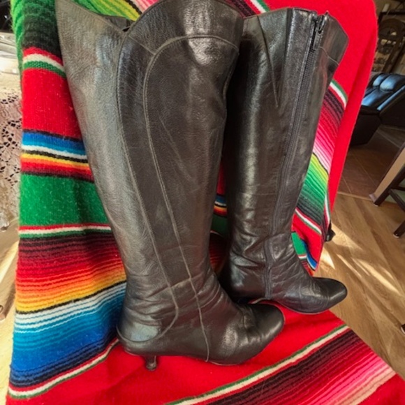 Bandolino knee Boots- 9M- Black leather - Picture 2 of 5